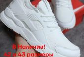 Широкий ассортимент кроссовок