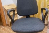 Продается письменный стол вместе с креслом