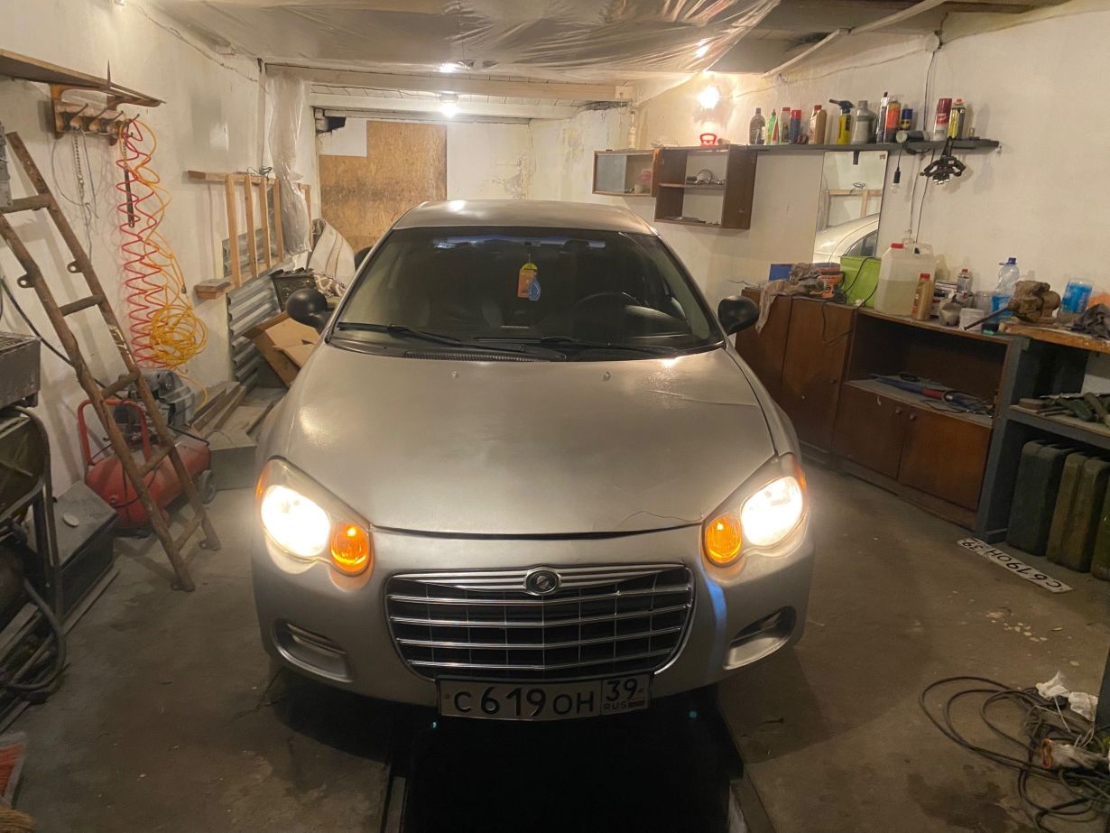 Chrysler Sebring 2004 года. 2.4 бенз