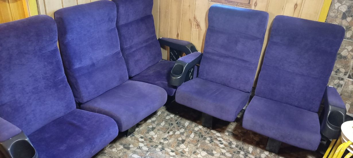 Продам кресла из кинотеатра. Состояние хорошее. Цена за шт.