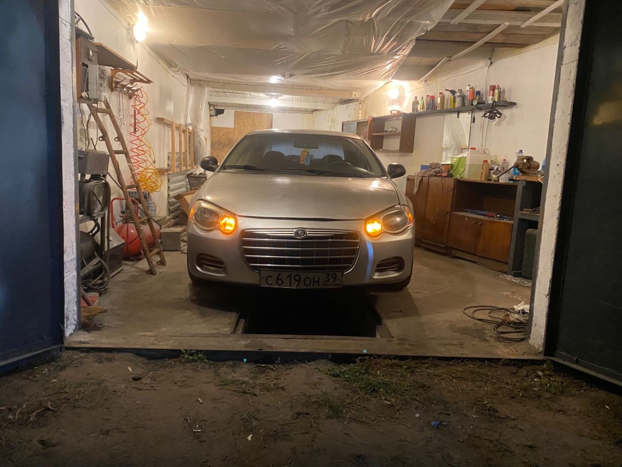 Chrysler Sebring 2004 года. 2.4 бенз