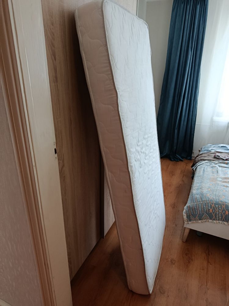 Матрас размер 180*80 глубина 15О, ортопедический.