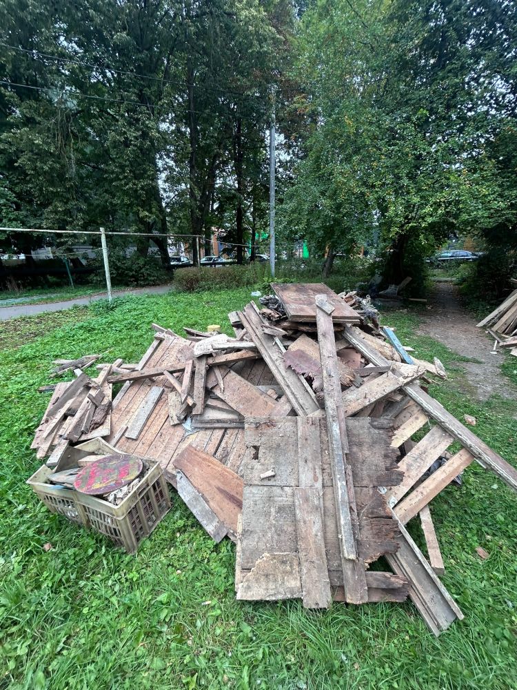 На дрова , бесплатно ,Аральская 10-12 (Косма)