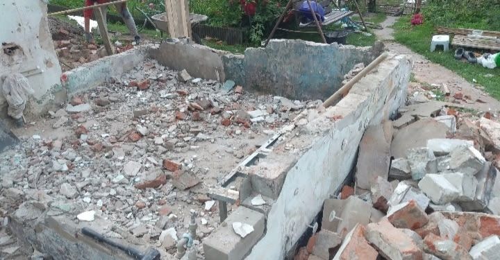 Делаем реконструкцию фундамента, стяжки, вставки окон и дверей подготовки территорий под строительство, утепление кровли, фасада
