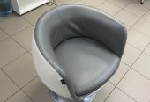 Продам 2 кресла парикмахерских цена за оба