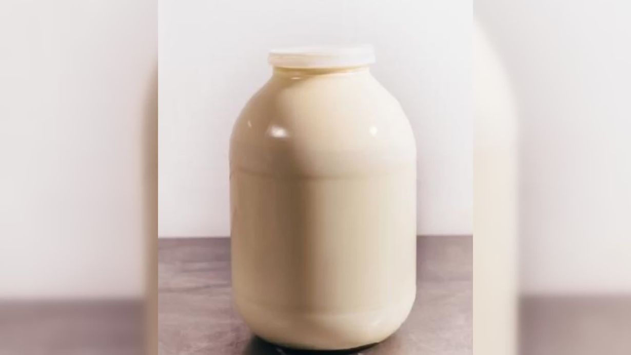 Продам цельное коровье молоко.