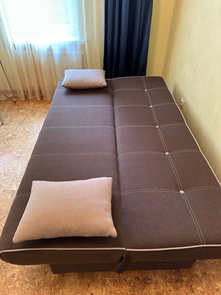 Продаётся прямой раскладной диван б/у в Светлогорске