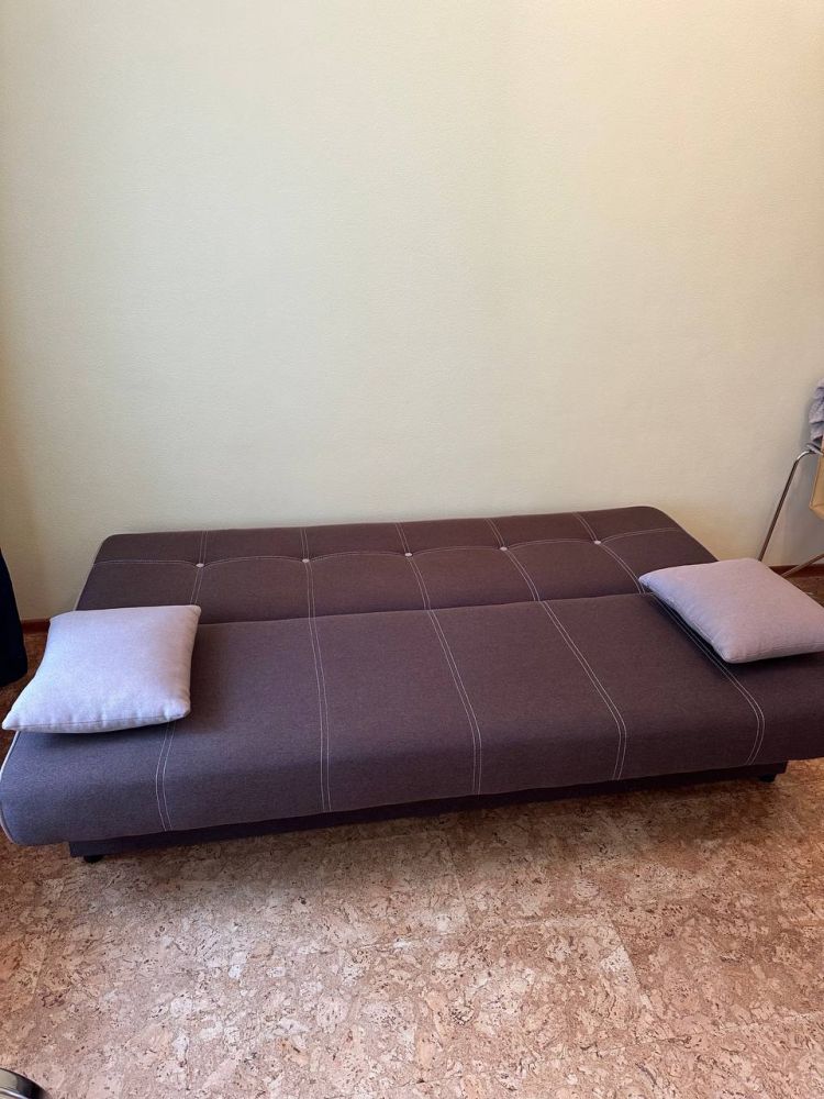 Продаётся прямой раскладной диван б/у в Светлогорске