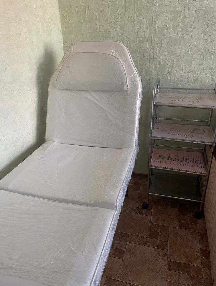 Продам кушетку+этажерку